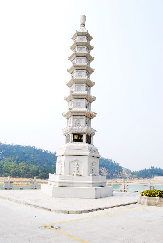 石塔的艺术表现形式和材质结构